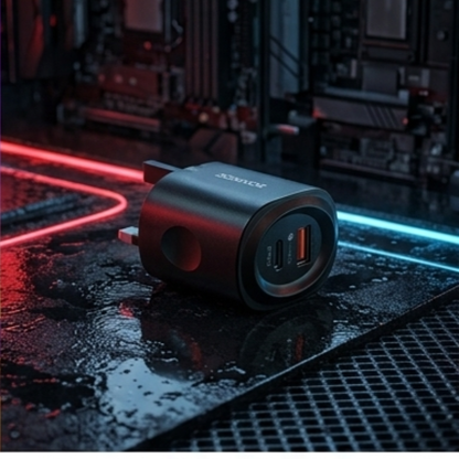 35W Fast Charger With USB (Compatible with Iphone 15 16 , Smasung galaxy , Xiaomi , Oneplus , Huawei )