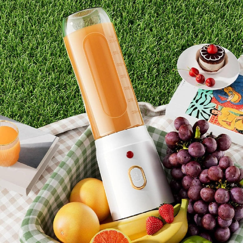 Rechargeable USB blender for juice and smoothie preparation anywhere